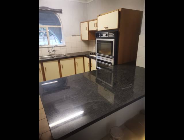 2 BEDROOM APARTMENT TO LET IN BIRCHLEIGH NORTH